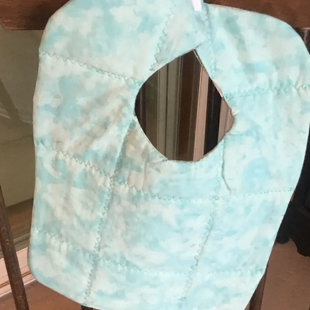 3/$25 or $12 ea. NWT Handmade Reversible Quilted Baby Bib in Aquas